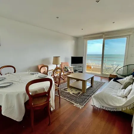 With Terrace Facing The Sea Apartamento