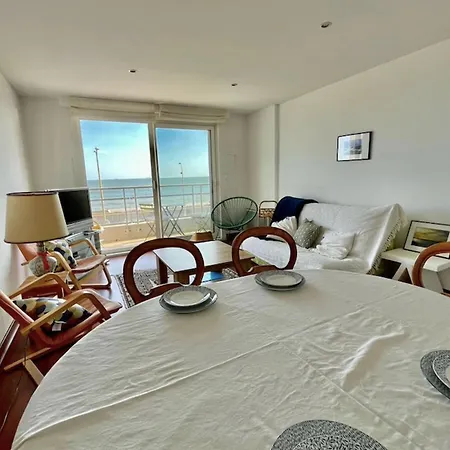 Apartamento With Terrace Facing The Sea